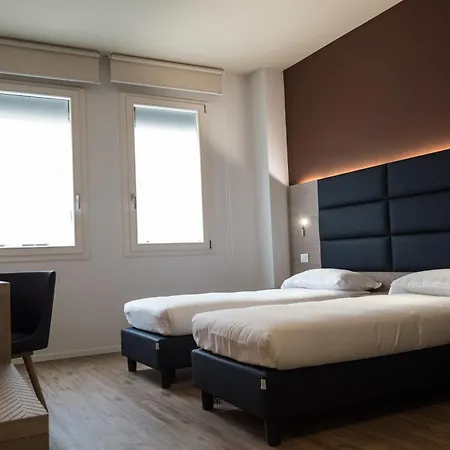 ホテル ツーリング 3*